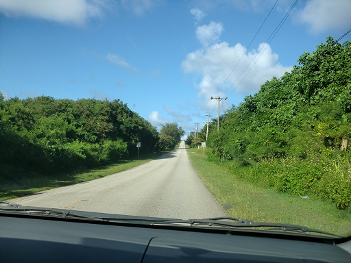 グアムの南部の田舎道