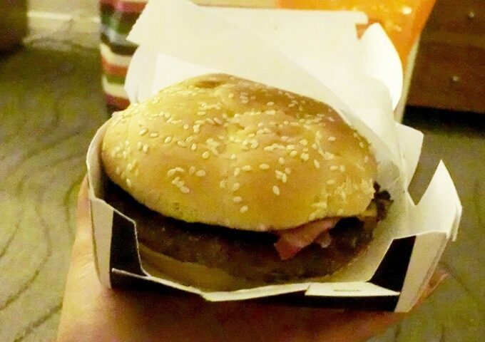 グアムのマクドのハンバーガー