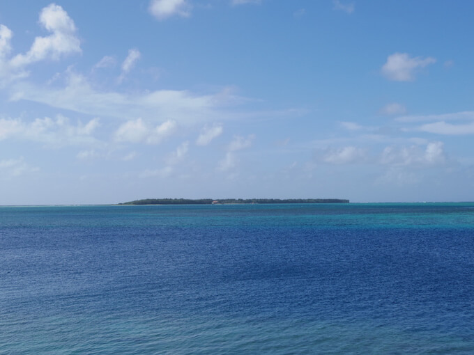 ココス島と青い海
