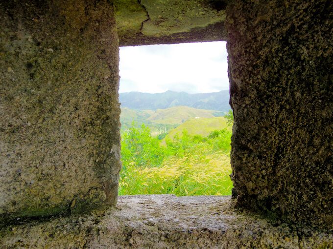 ソレダット砦の中の窓から見た山